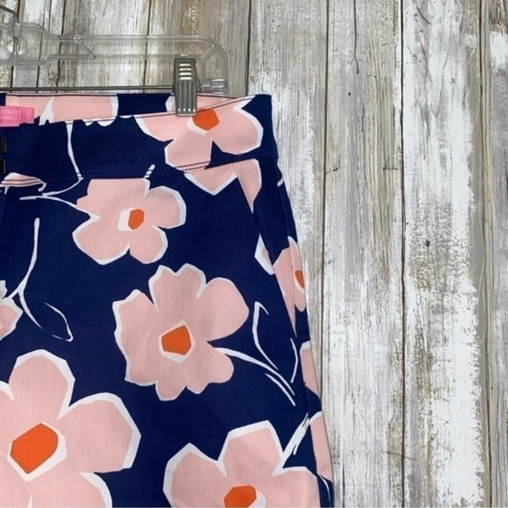 Isaac Mizrahi Navy Floral Scalloped Shorts Size 8 - Picture 7 of 7